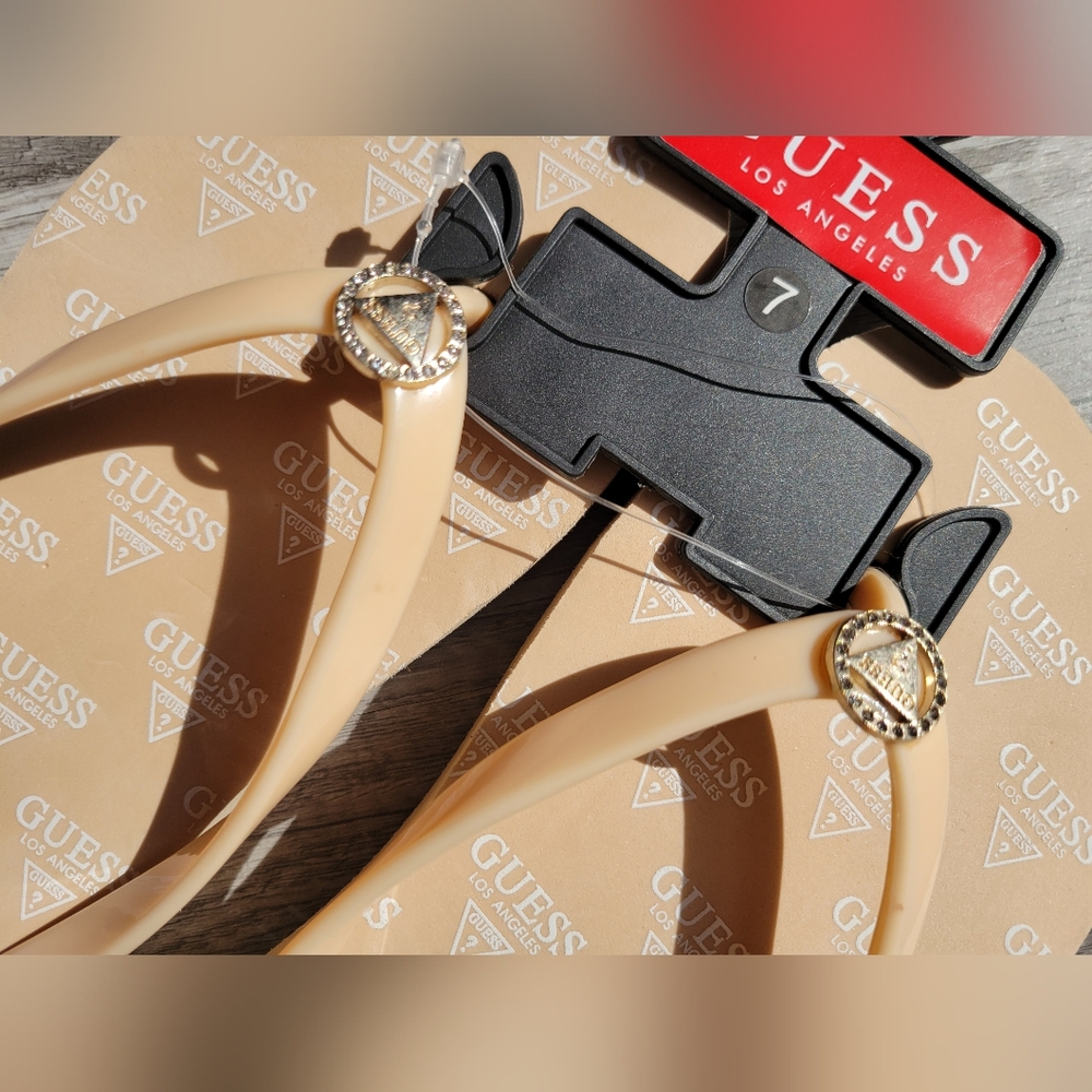 Guess womens size 7 Beige Flip Flops with rhinestone Detail - Picture 2 of 7